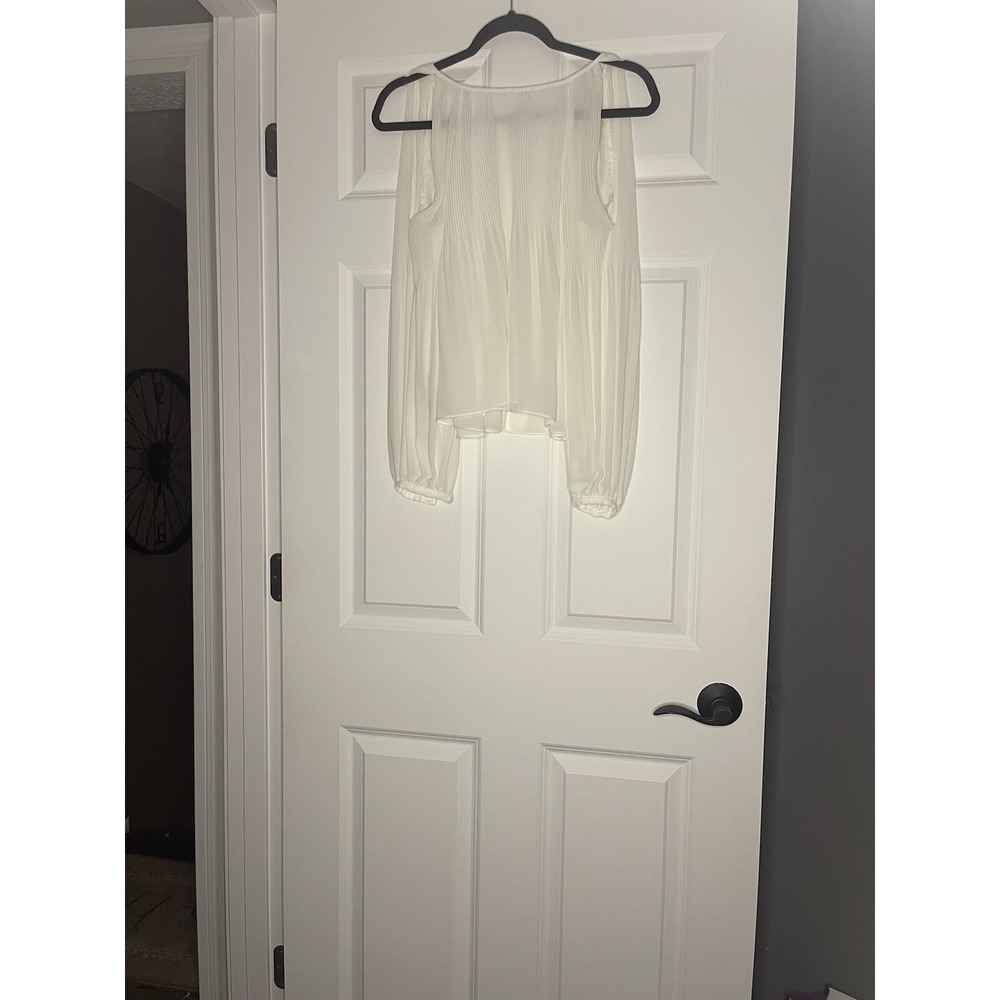 Gianni Bini Long Sleeve Chiffon Cold Shoulder Blouse XS  Off White